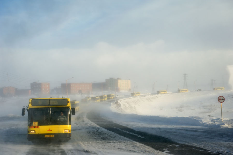 Norilsk-bus-landscape-snow