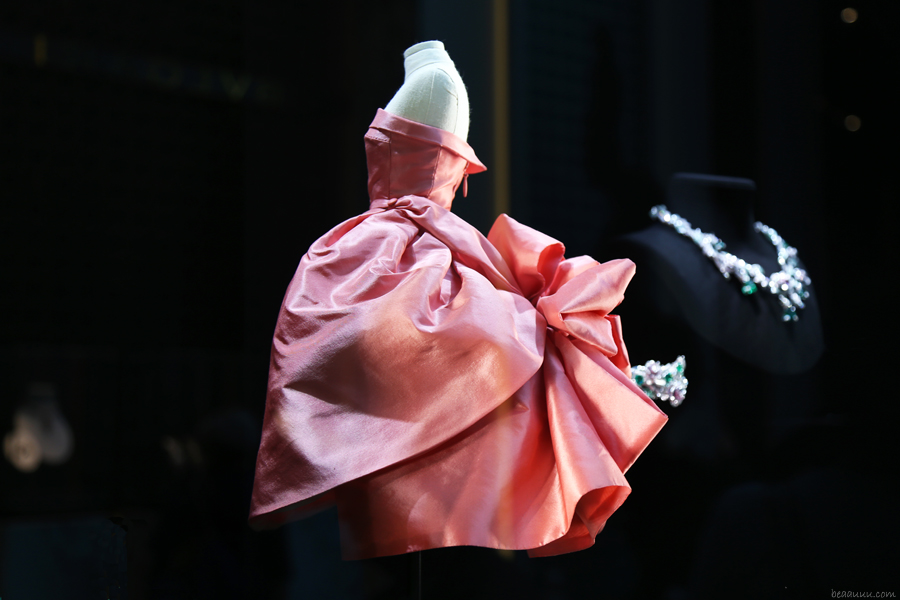 biennale-des-antiquaires-2014-dior-jewel-and-haute-couture-dress-02