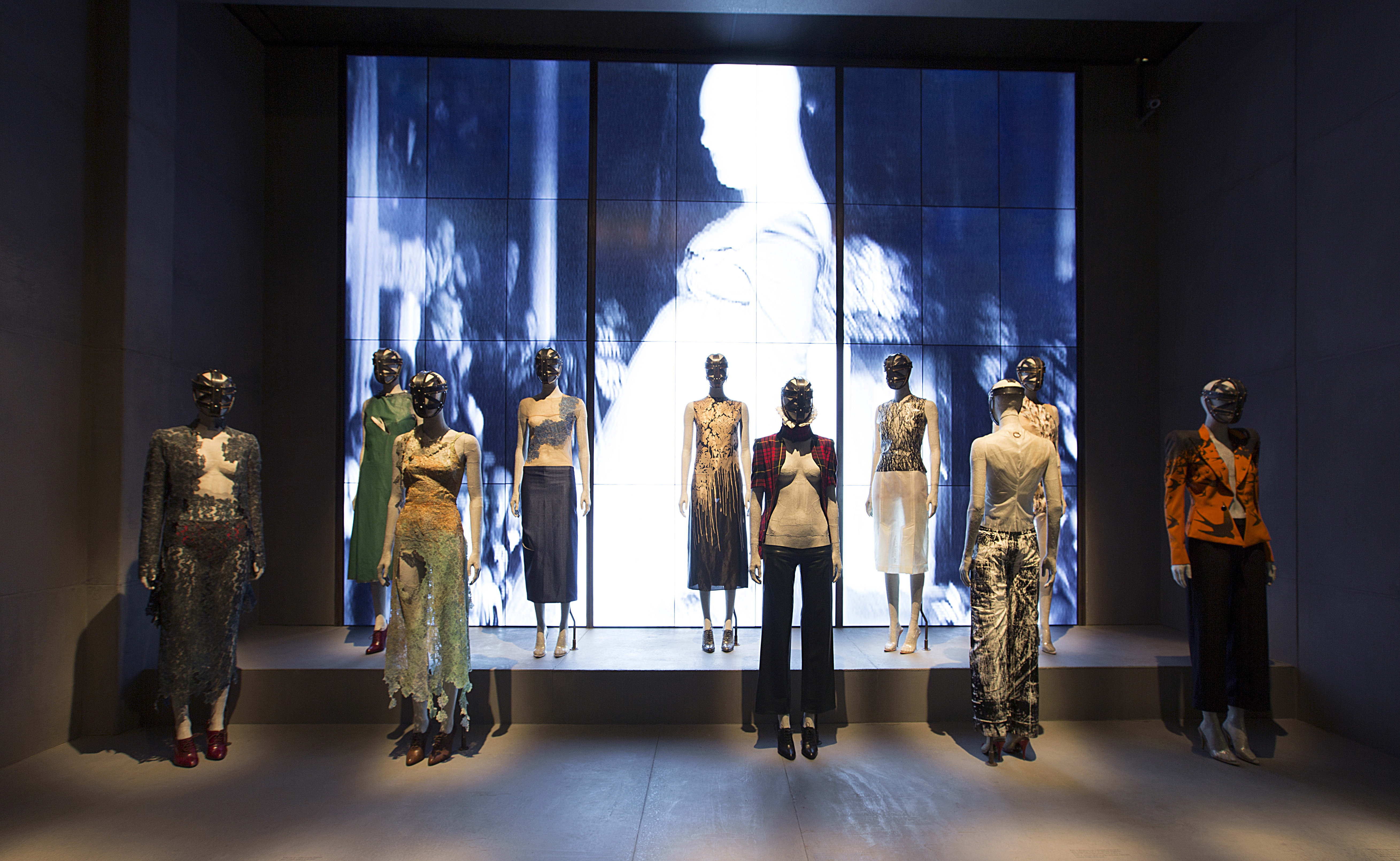 1._Installation_view_of_London_gallery_Alexander_McQueen_Savage_Beauty_at_the_VA_c_Victoria_and_Albert_Museum_London