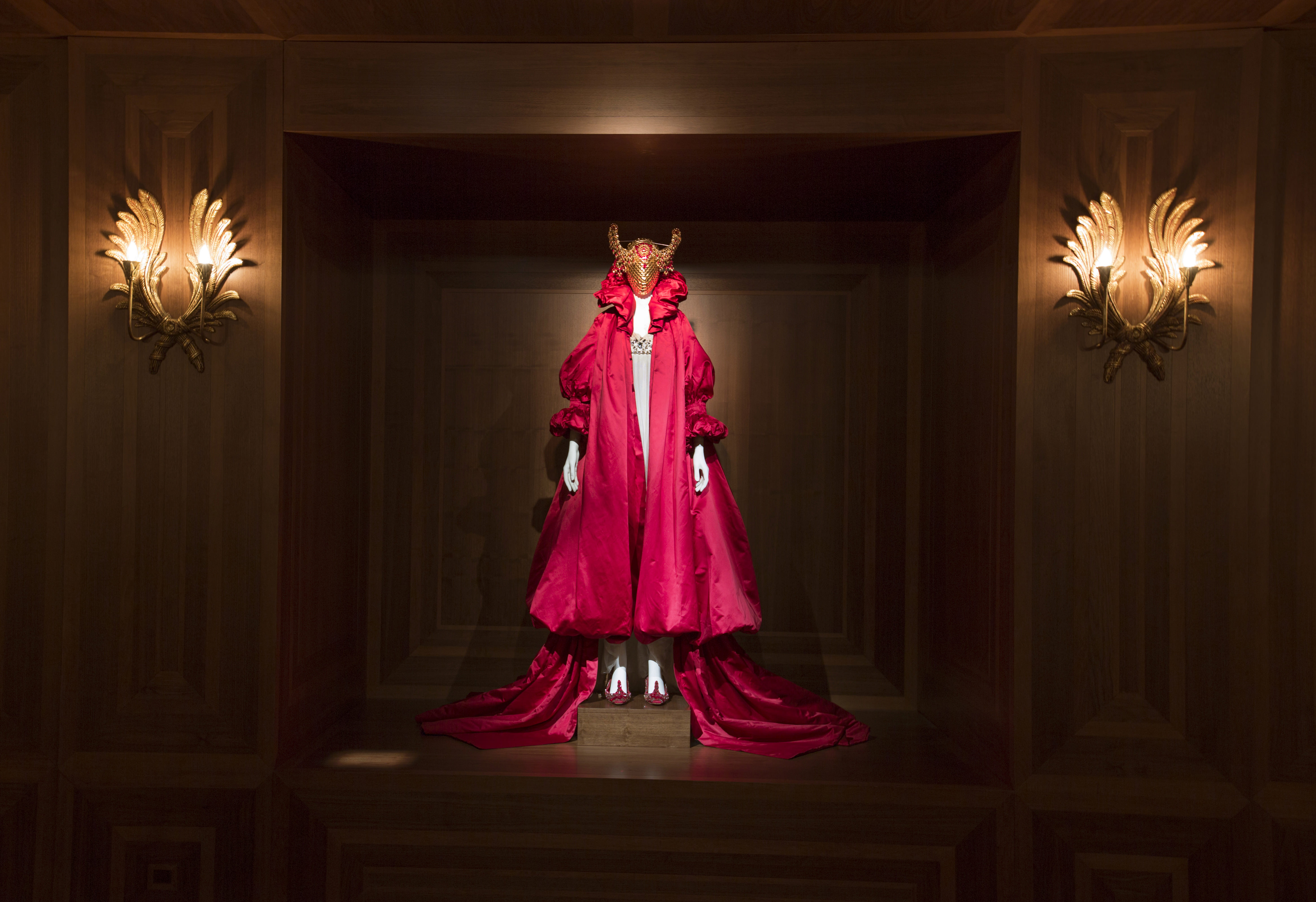 5._Installation_view_of_Romantic_Nationalism_gallery_Alexander_McQueen_Savage_Beauty_at_the_VA_c_Victoria_and_Albert_Museum_London
