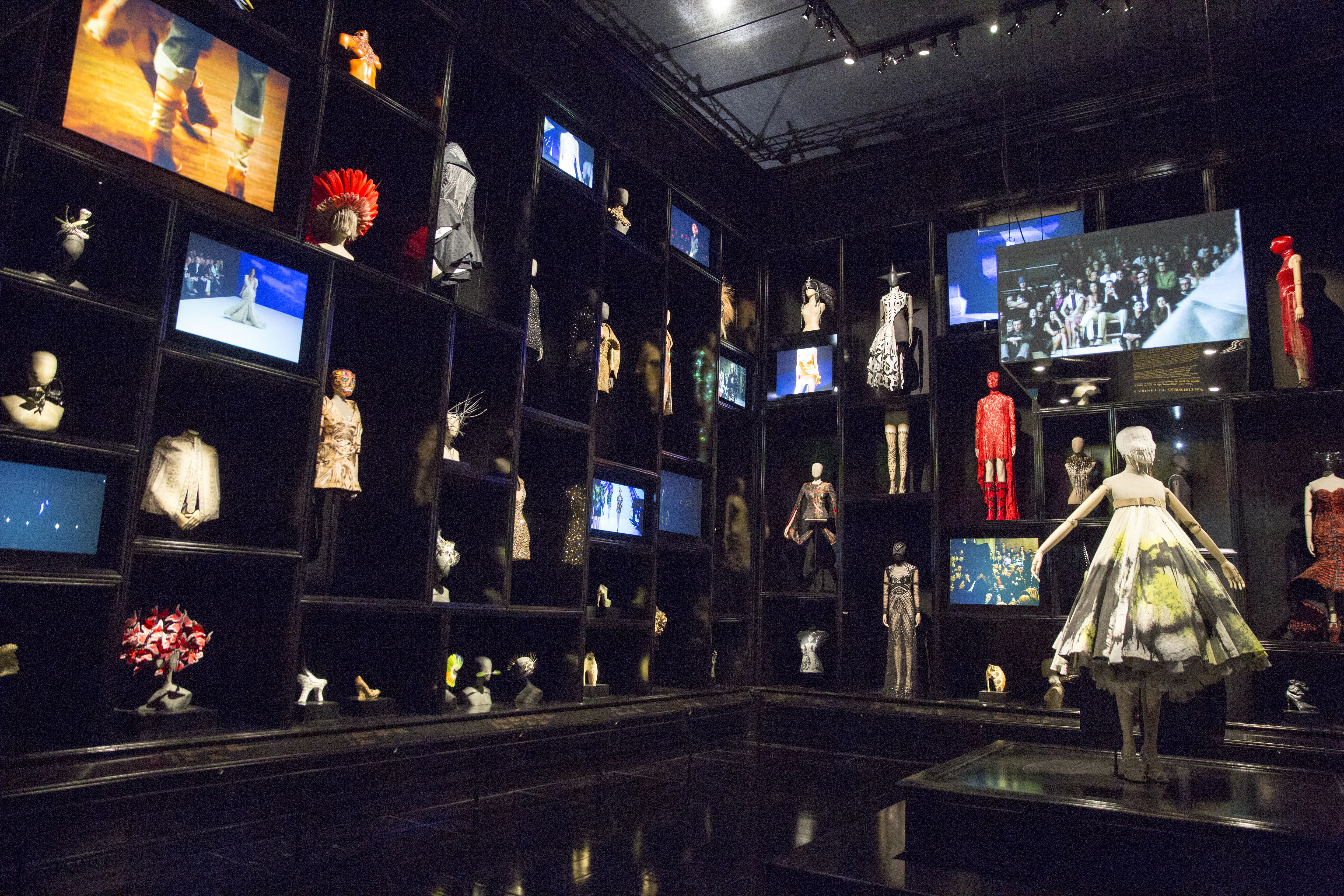 6._Installation_view_of__Cabinet_of_Curiosities_gallery_Alexander_McQueen_Savage_Beauty_at_the_VA_c_Victoria_and_Albert_Museum_London