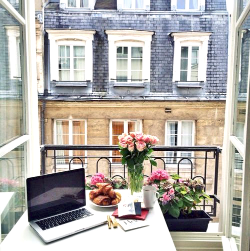 desk-office-from-home-paris