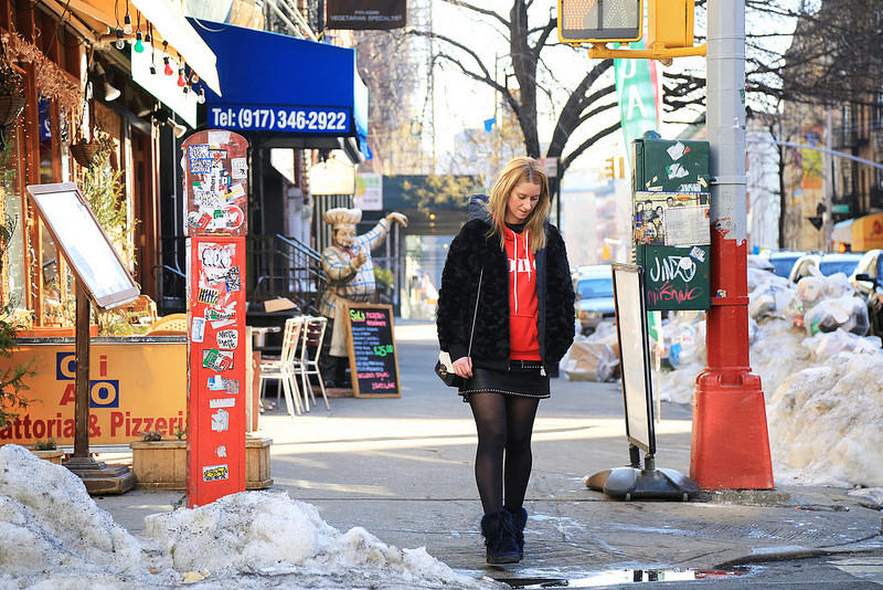 mini-leather-skirt-with-stud-with-hoodie-and-snow-boots