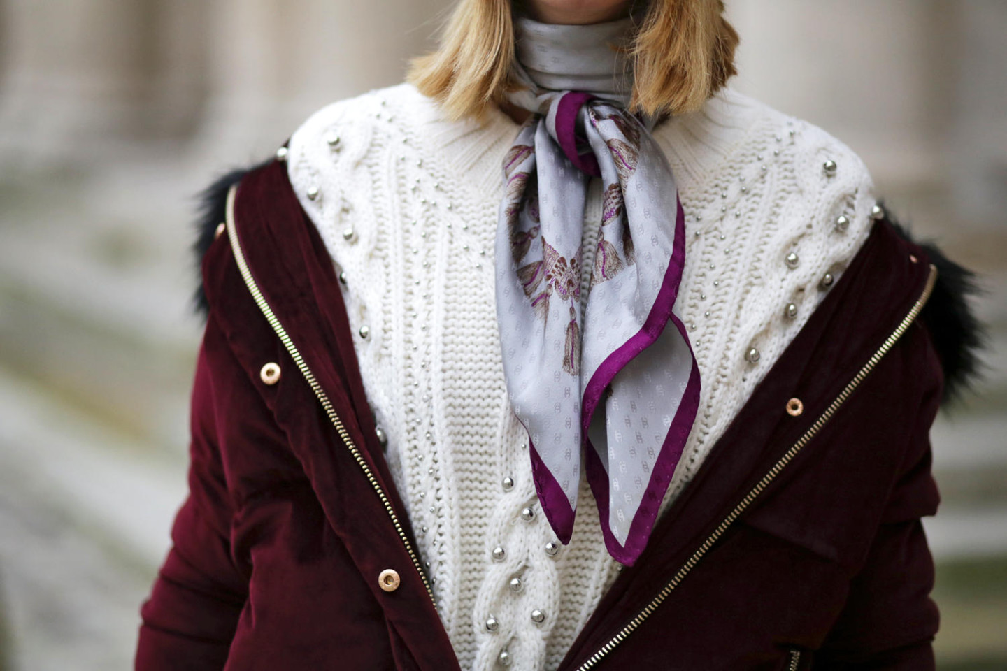 foulard-chanel-vintage-monogram-et-pull-blanc-torsade