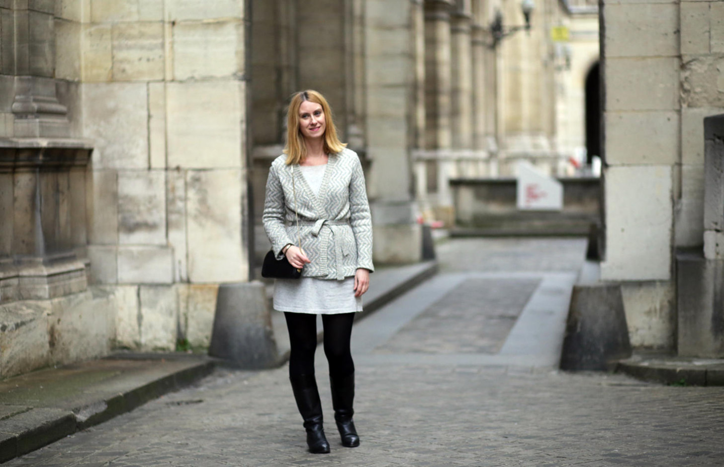 Gilet gris en lurex et robe en maille grise