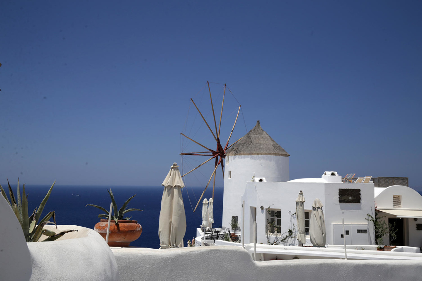 Santorini Travel Guide